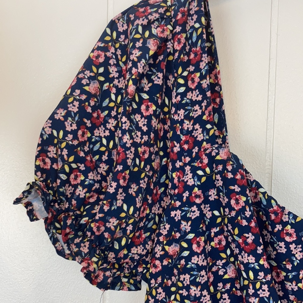 Blue floral dress with puff sleeves. Size Large. - Picture 2 of 6